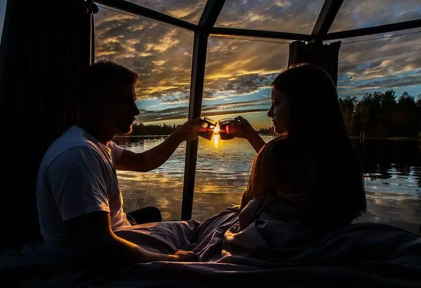 Hotelli Snowlounge Aurorahut Glasigloos Ice