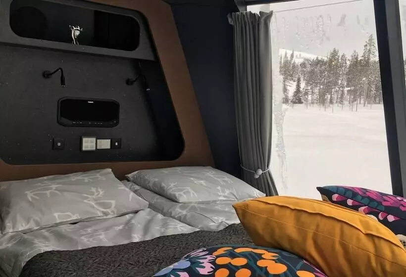 Hotelli Snowlounge Aurorahut Glasigloos Ice