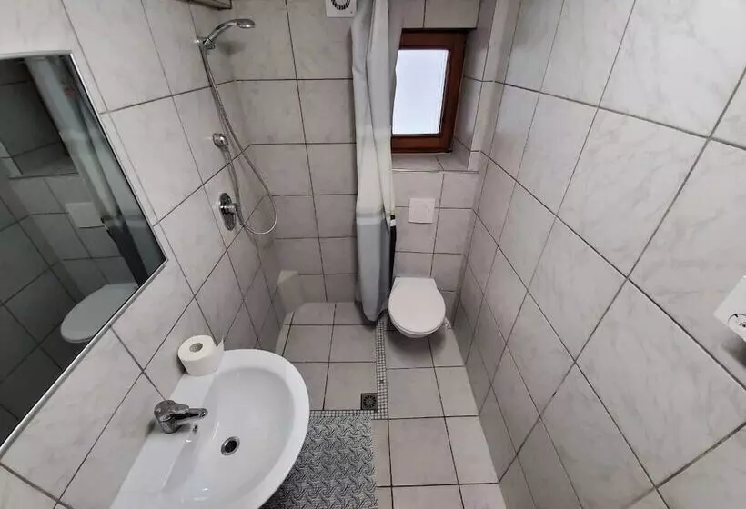 Hotelli Zum Odenwald