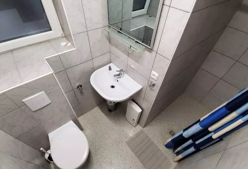 Hotelli Zum Odenwald