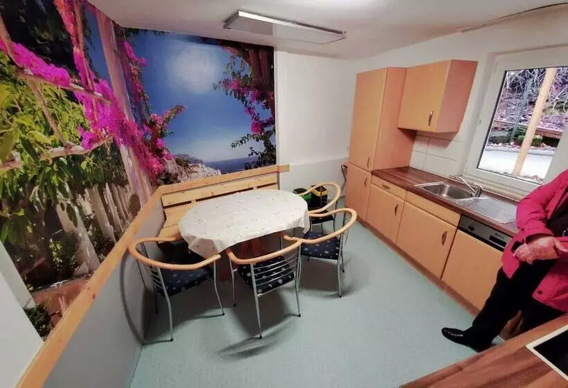 Hotelli Zum Odenwald