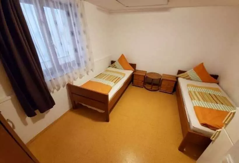 Hotelli Zum Odenwald