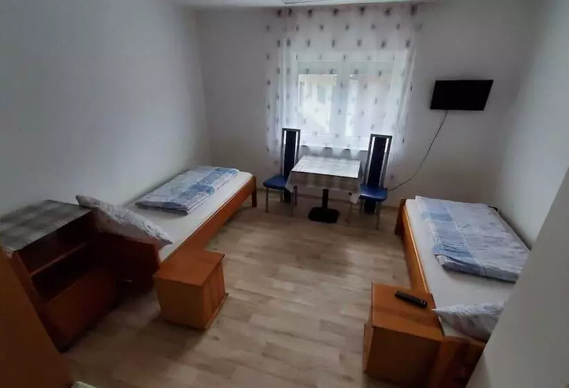 Hotelli Zum Odenwald