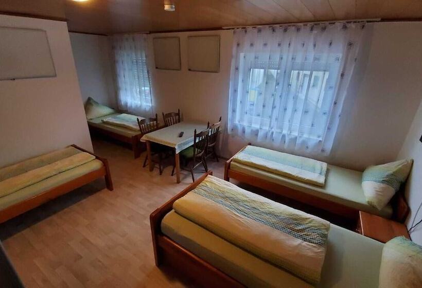 בית מלון כפרי Zum Odenwald