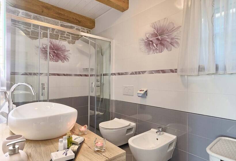 Luxury And Modern Villa With A Pool