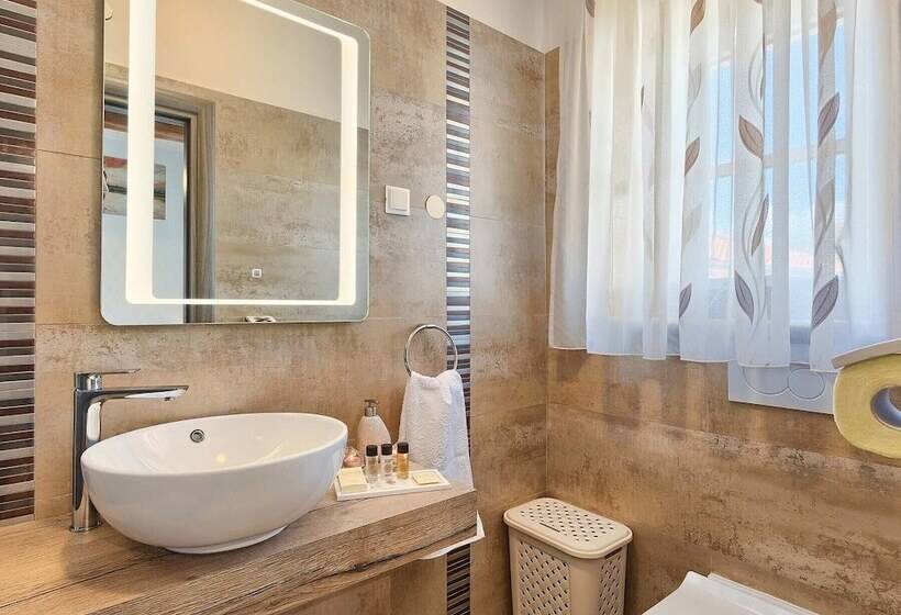 Luxury And Modern Villa With A Pool