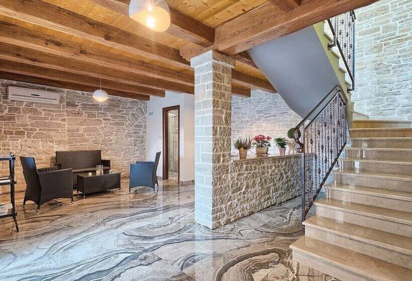 Luxury And Modern Villa With A Pool