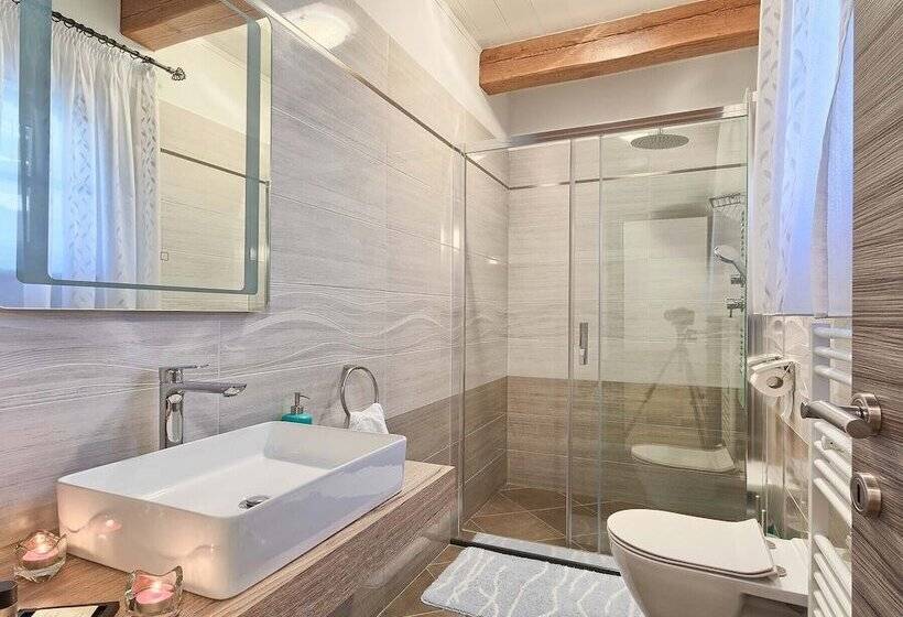 Luxury And Modern Villa With A Pool