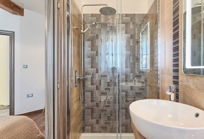 Luxury And Modern Villa With A Pool