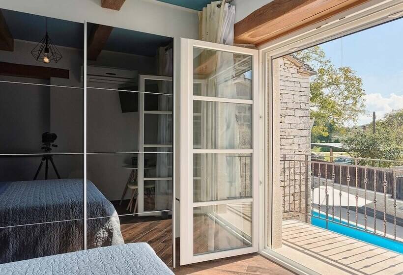 Luxury And Modern Villa With A Pool