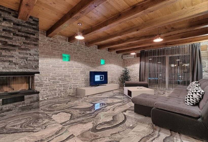 Luxury And Modern Villa With A Pool