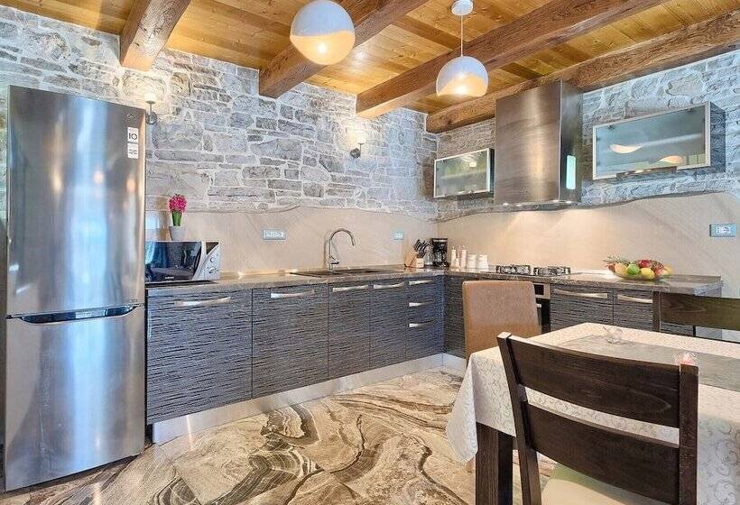 Luxury And Modern Villa With A Pool