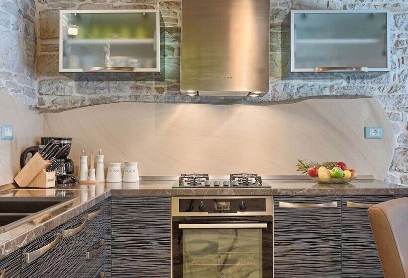 Luxury And Modern Villa With A Pool