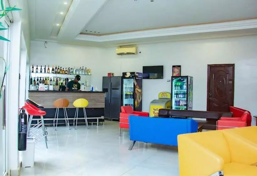 پانسیون The Point Hotel And Suites