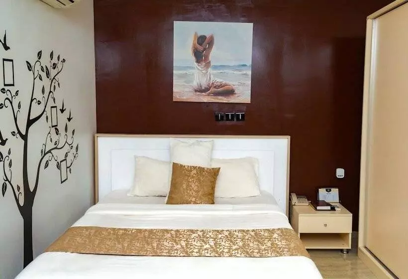 پانسیون The Point Hotel And Suites