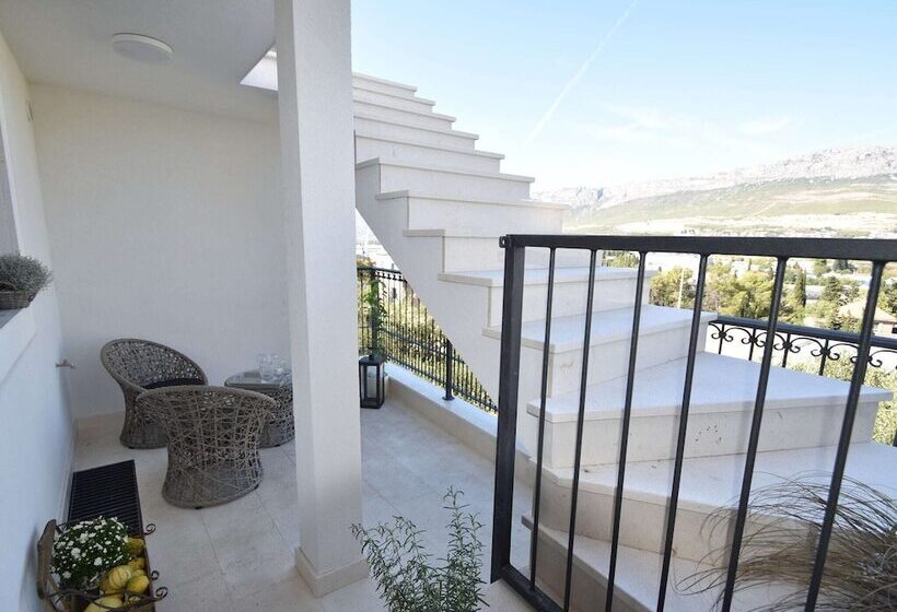 Spacious And Comfortable Apartment, Outside The Historical Centre Of Split