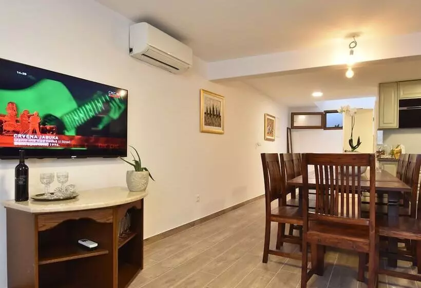 Spacious And Comfortable Apartment, Outside The Historical Centre Of Split