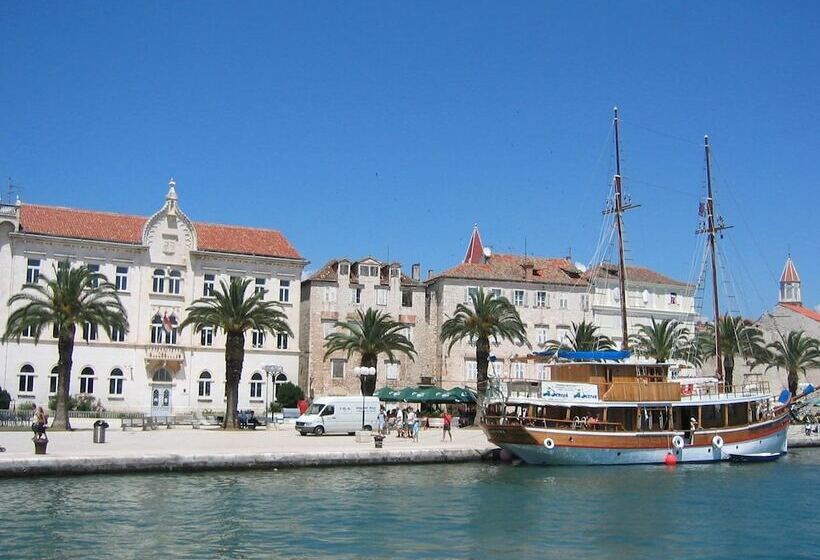 Spacious And Comfortable Apartment, Outside The Historical Centre Of Split