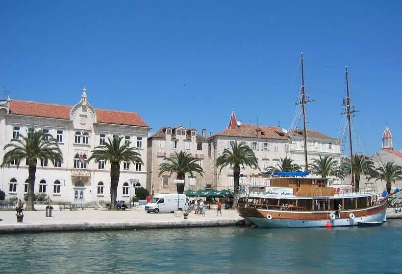 Spacious And Comfortable Apartment, Outside The Historical Centre Of Split