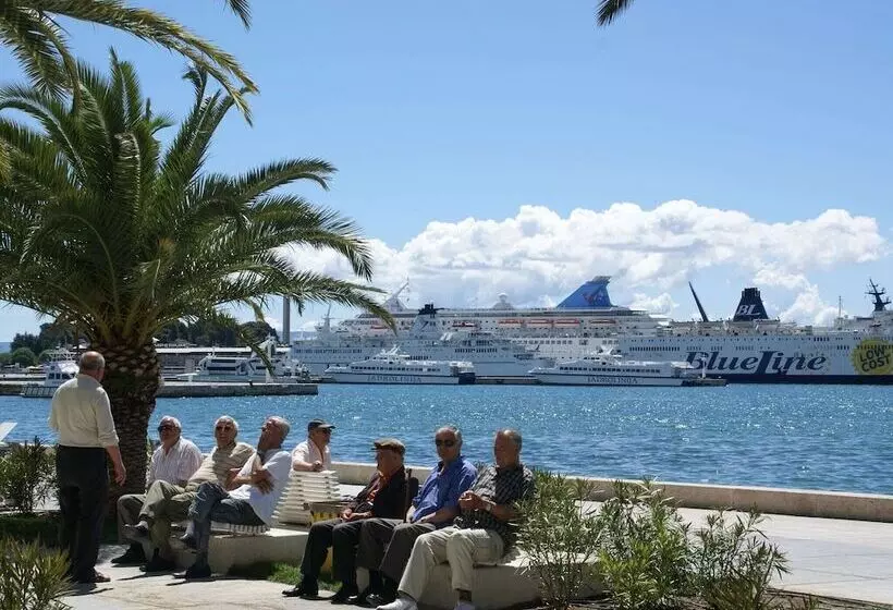 Spacious And Comfortable Apartment, Outside The Historical Centre Of Split