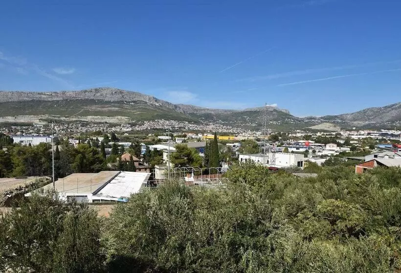 Spacious And Comfortable Apartment, Outside The Historical Centre Of Split