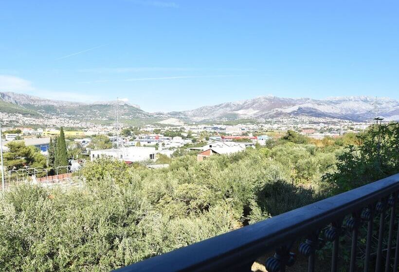 Spacious And Comfortable Apartment, Outside The Historical Centre Of Split