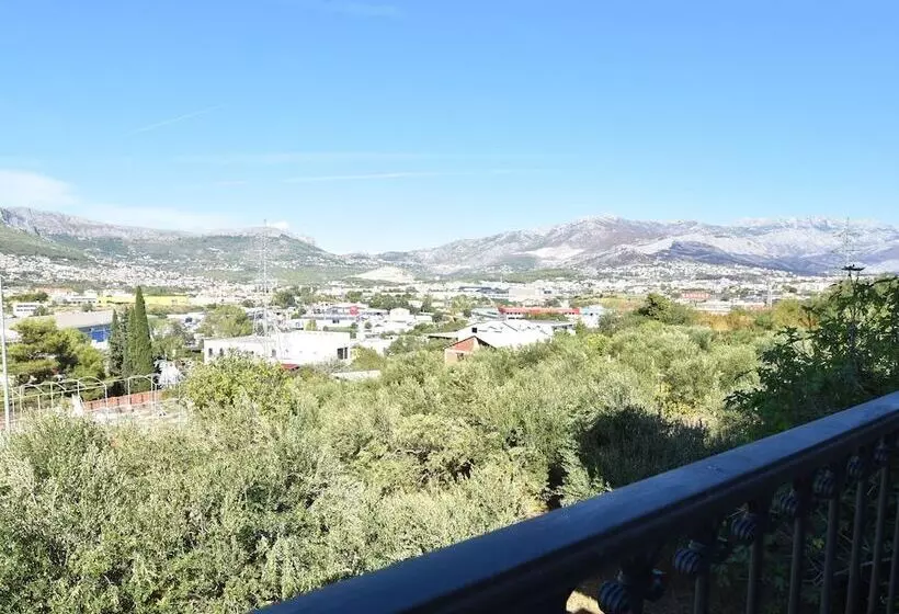 Spacious And Comfortable Apartment, Outside The Historical Centre Of Split