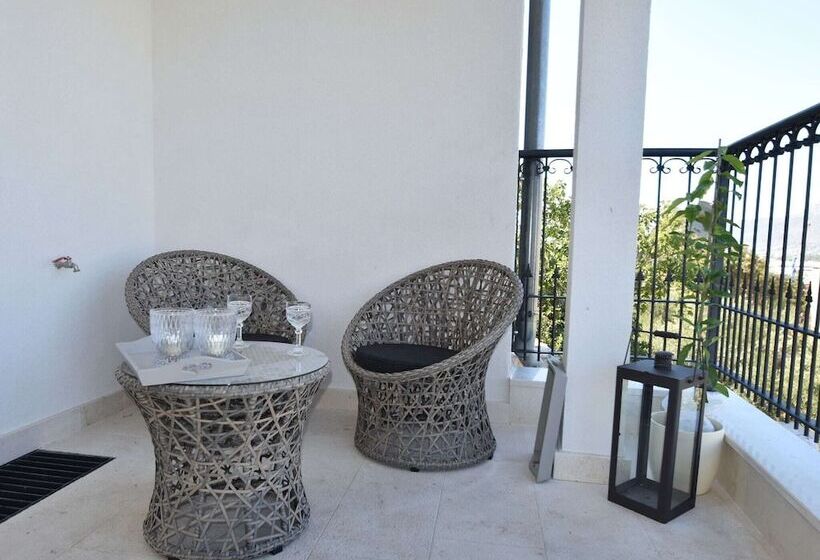 Spacious And Comfortable Apartment, Outside The Historical Centre Of Split