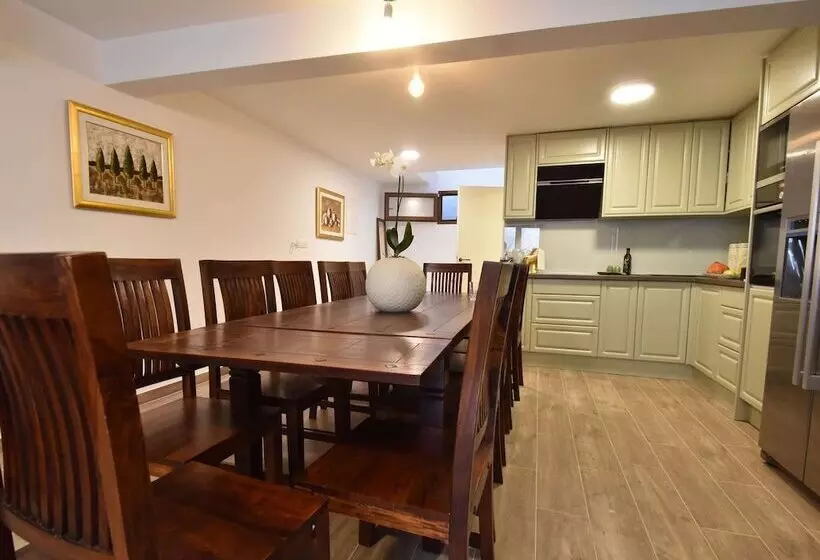 Spacious And Comfortable Apartment, Outside The Historical Centre Of Split