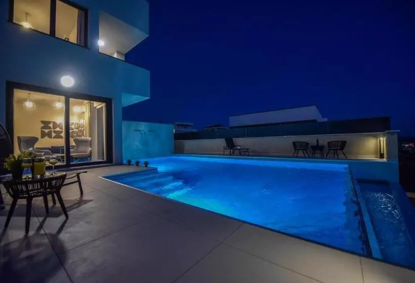 Villa Sara   Private Infinity Pool