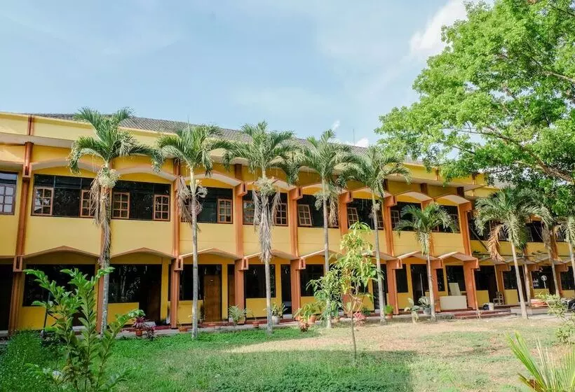 ユースホステル Uniga Malang Family Residence By Oyo Rooms