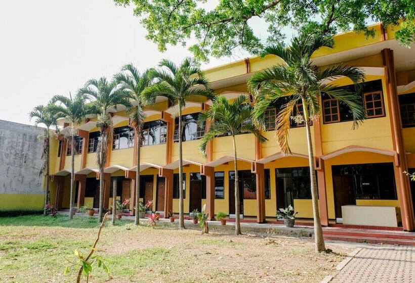 هاستل Uniga Malang Family Residence By Oyo Rooms