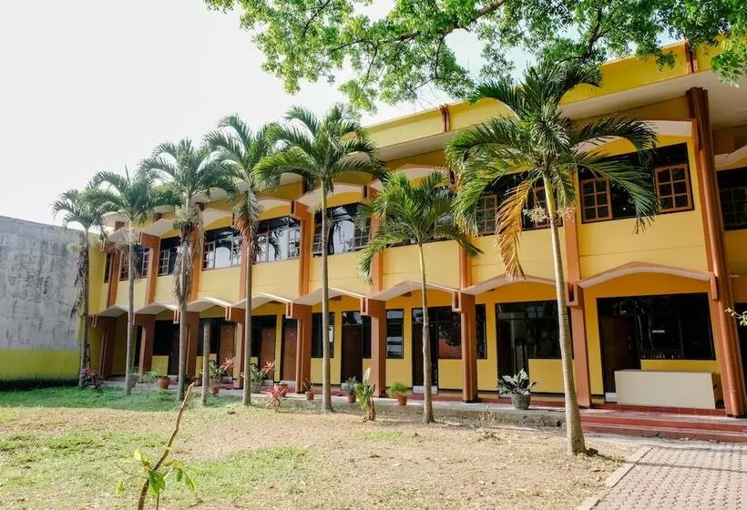 ユースホステル Uniga Malang Family Residence By Oyo Rooms