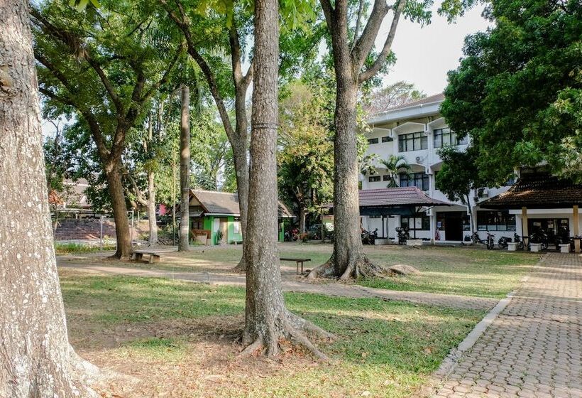 هاستل Uniga Malang Family Residence By Oyo Rooms