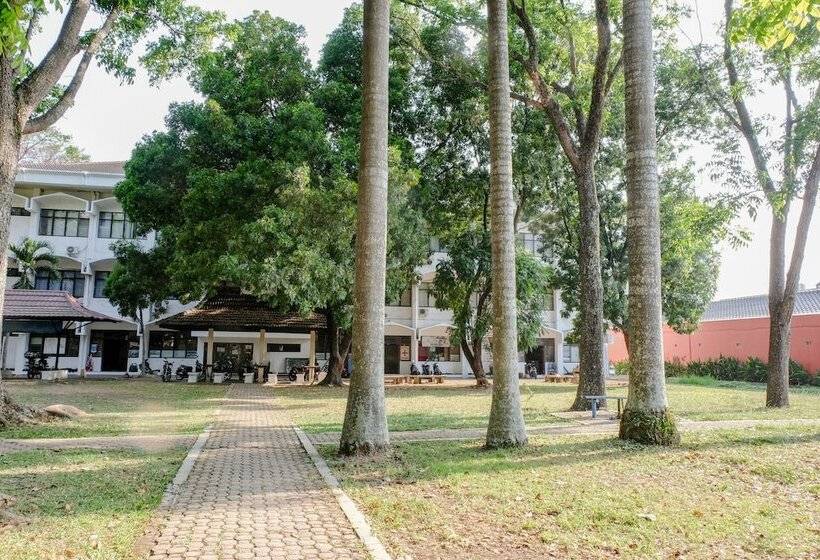 هاستل Uniga Malang Family Residence By Oyo Rooms