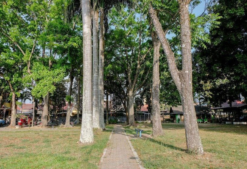 هاستل Uniga Malang Family Residence By Oyo Rooms