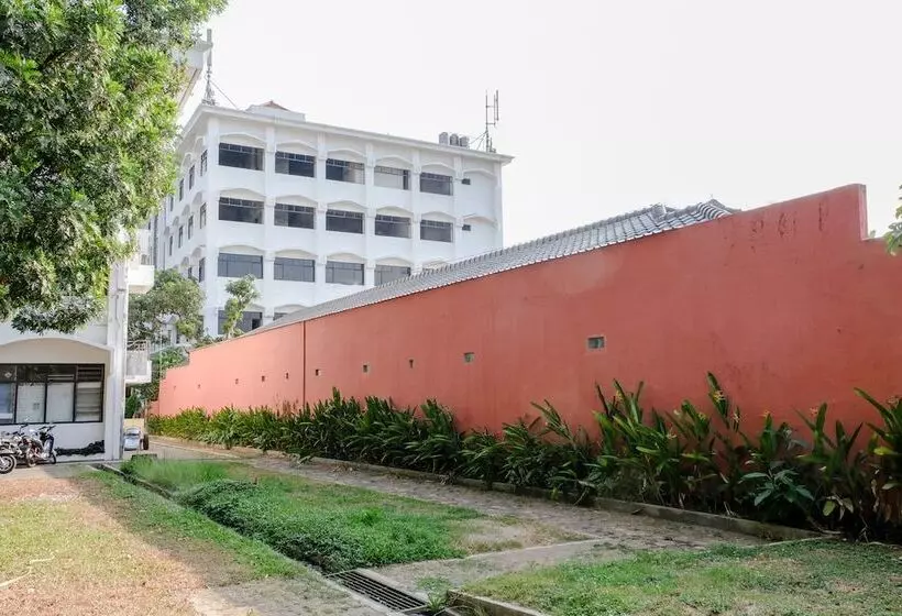 ユースホステル Uniga Malang Family Residence By Oyo Rooms