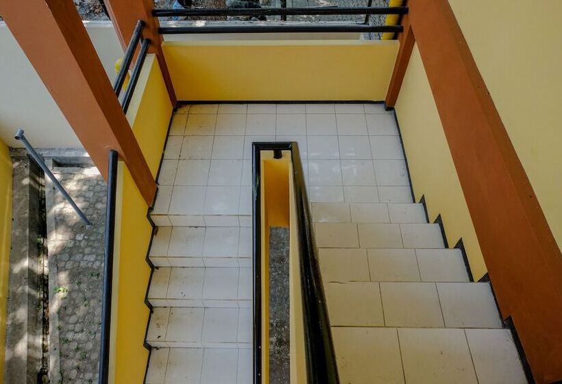 هاستل Uniga Malang Family Residence By Oyo Rooms