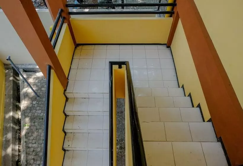 ユースホステル Uniga Malang Family Residence By Oyo Rooms