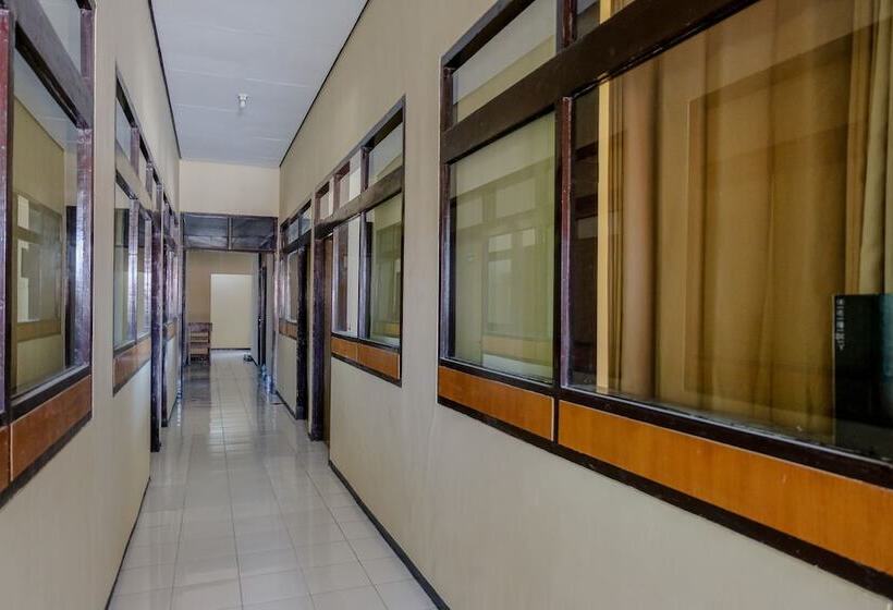 هاستل Uniga Malang Family Residence By Oyo Rooms