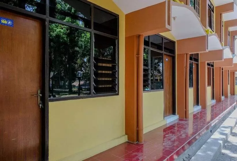 ユースホステル Uniga Malang Family Residence By Oyo Rooms