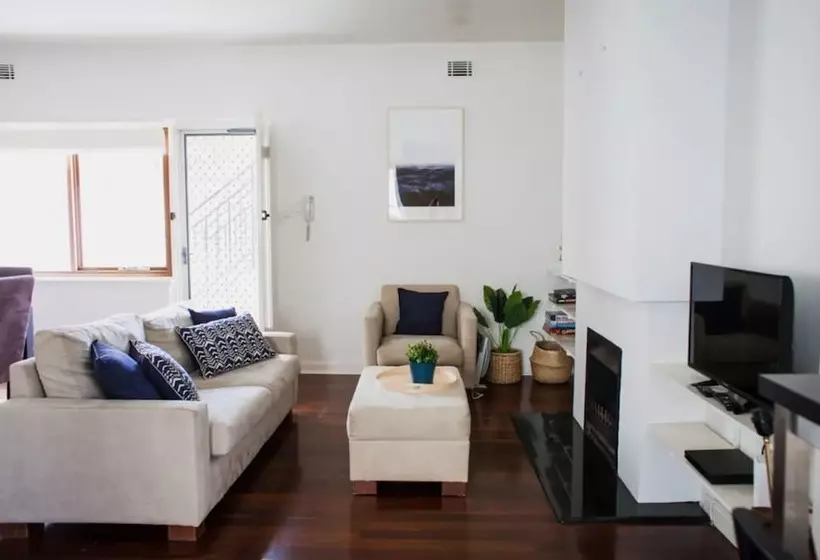 Cottesloe Beach Villa W/large Courtyard  Sleeps 4