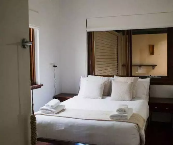 Cottesloe Beach Villa W/large Courtyard  Sleeps 4