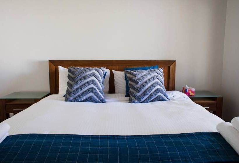 Cottesloe Beach Villa W/large Courtyard  Sleeps 4