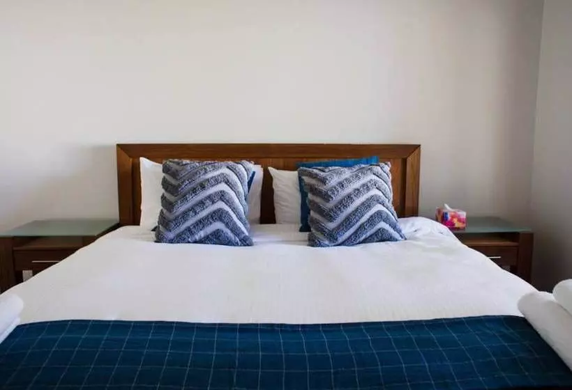 Cottesloe Beach Villa W/large Courtyard  Sleeps 4