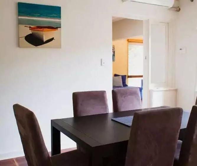 Cottesloe Beach Villa W/large Courtyard  Sleeps 4