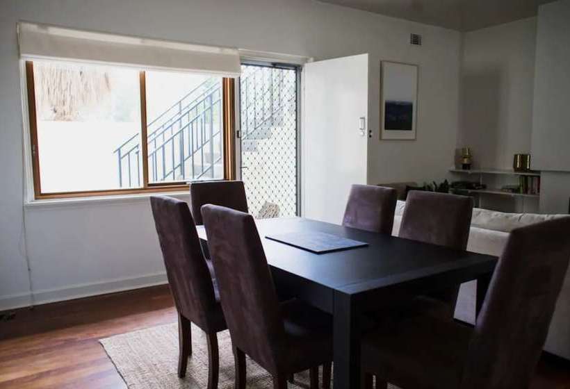 Cottesloe Beach Villa W/large Courtyard  Sleeps 4