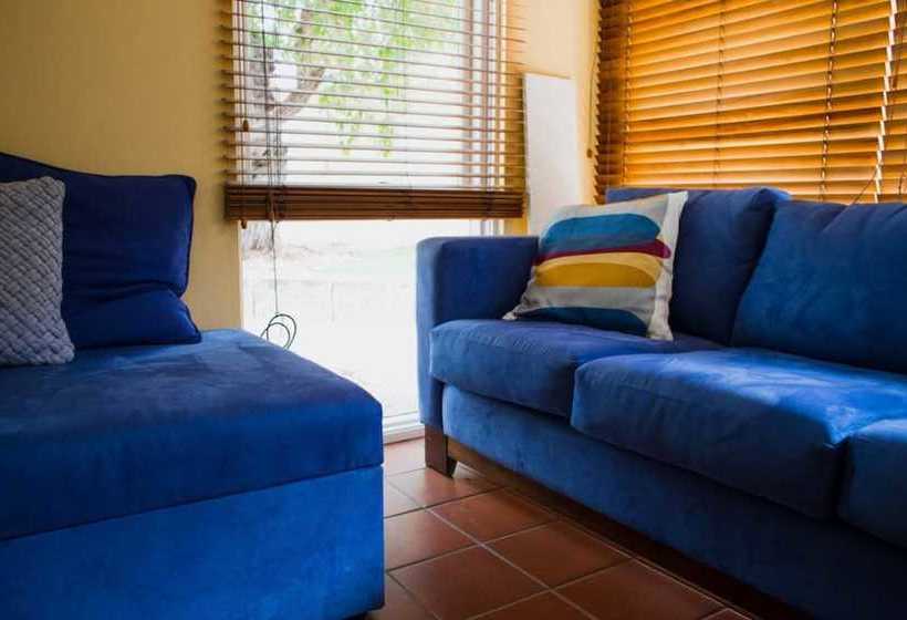 Cottesloe Beach Villa W/large Courtyard  Sleeps 4