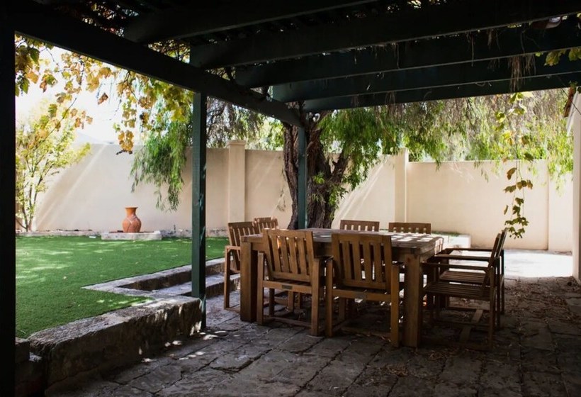 Cottesloe Beach Villa W/large Courtyard  Sleeps 4