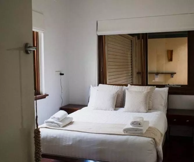 Cottesloe Beach Villa W/large Courtyard  Sleeps 4